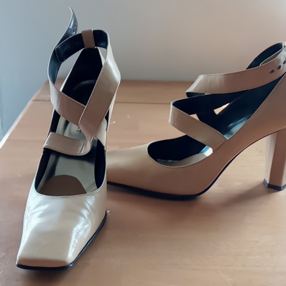 Nine West Crossstrap sandalwood pump